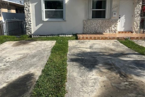 Casa en Miami, Florida 2 dormitorios, 179.3 m2 № 2055847