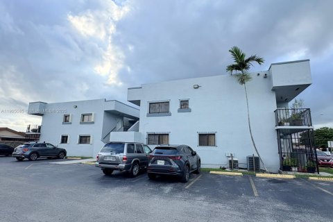 Condo in Hialeah, Florida, 2 bedrooms № 1956801 - photo 22
