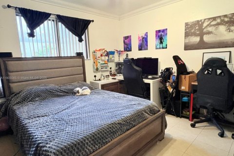 Condo in Hialeah, Florida, 2 bedrooms № 1956801 - photo 17