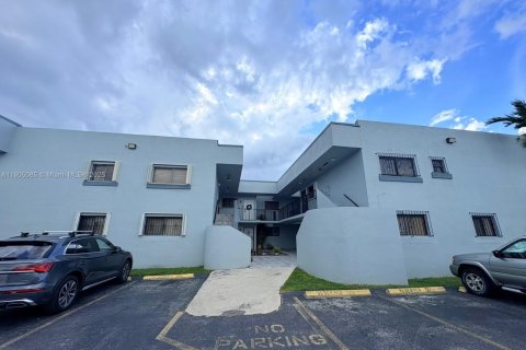 Condo in Hialeah, Florida, 2 bedrooms № 1956801 - photo 2