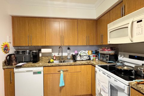Condo in Hialeah, Florida, 2 bedrooms № 1956801 - photo 8