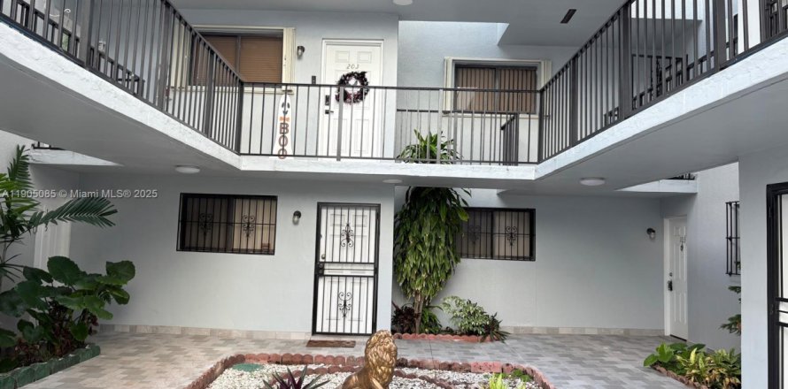 Condo in Hialeah, Florida, 2 bedrooms № 1956801