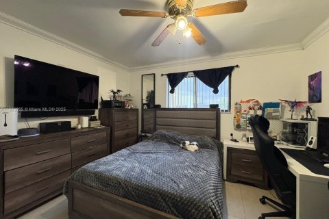 Condo in Hialeah, Florida, 2 bedrooms № 1956801 - photo 16