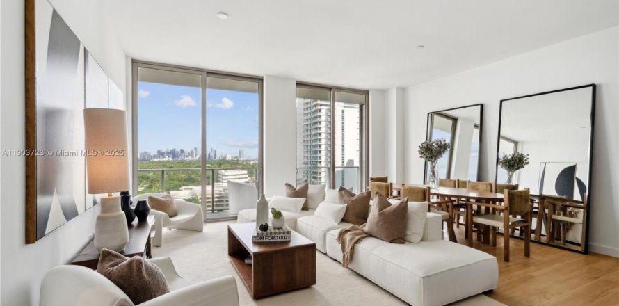 Кондоминиум с 3 спальнями в Майами, Флорида № 1954774