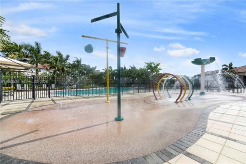 Villa ou maison à vendre à Cooper City, Floride: 4 chambres, 215.53 m2 № 2025337 - photo 11