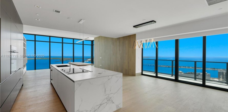 Кондоминиум с 3 спальнями в Майами, Флорида № 1988016