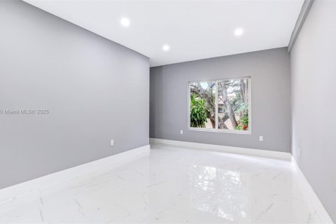 Villa ou maison à vendre à Fort Lauderdale, Floride: 5 chambres, 174.01 m2 № 1973859 - photo 16