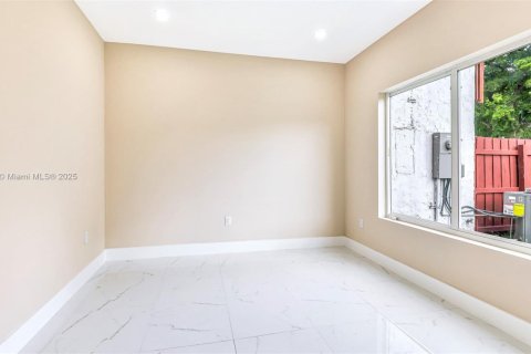 Villa ou maison à vendre à Fort Lauderdale, Floride: 5 chambres, 174.01 m2 № 1973859 - photo 22