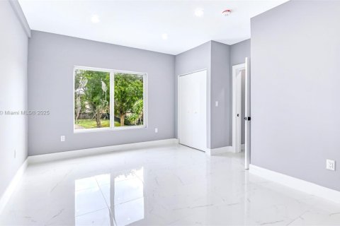Villa ou maison à vendre à Fort Lauderdale, Floride: 5 chambres, 174.01 m2 № 1973859 - photo 14