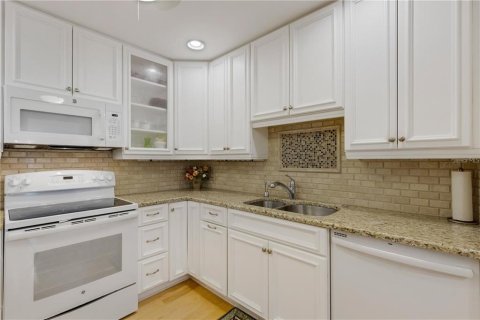 Villa ou maison à vendre à Sarasota, Floride: 3 chambres, 139.35 m2 № 2395561 - photo 9