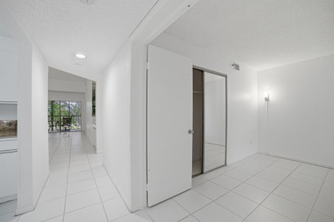 Купить кондоминиум в Бока-Ратон, Флорида 3 комнаты, 103.68м2, № 2083768 - фото 3