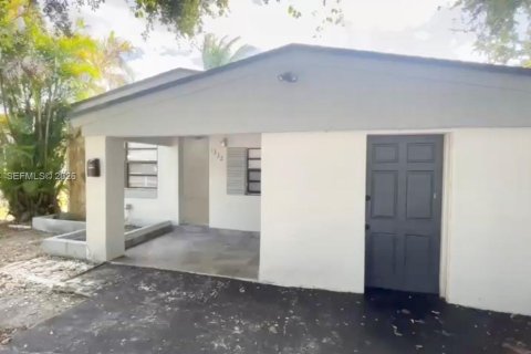 House in North Miami Beach, Florida 3 bedrooms, 102.19 sq.m. № 1997152 - photo 3