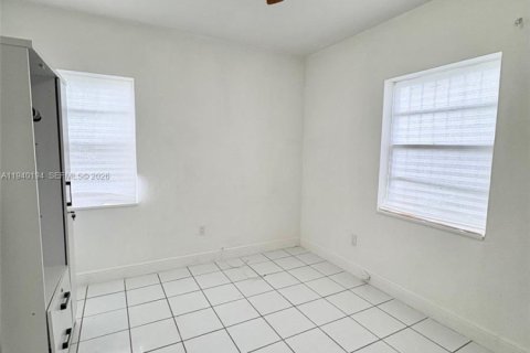 Casa en alquiler en North Miami Beach, Florida, 3 dormitorios, 102.19 m2 № 1997152 - foto 13