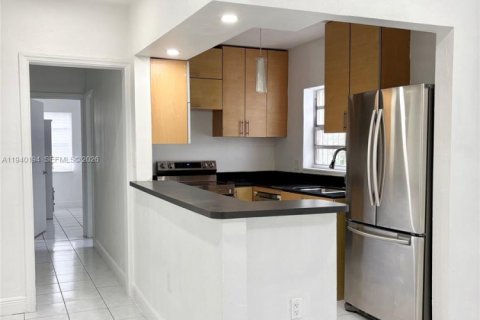 Casa en alquiler en North Miami Beach, Florida, 3 dormitorios, 102.19 m2 № 1997152 - foto 10