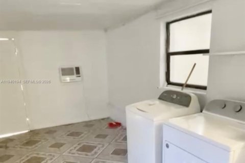 House in North Miami Beach, Florida 3 bedrooms, 102.19 sq.m. № 1997152 - photo 10