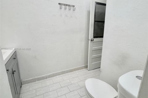 Casa en alquiler en North Miami Beach, Florida, 3 dormitorios, 102.19 m2 № 1997152 - foto 20