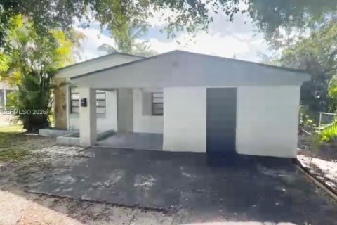 House in North Miami Beach, Florida 3 bedrooms, 102.19 sq.m. № 1997152 - photo 20