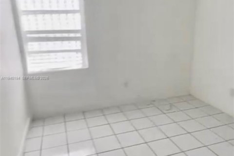 House in North Miami Beach, Florida 3 bedrooms, 102.19 sq.m. № 1997152 - photo 7