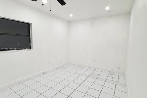Casa en alquiler en North Miami Beach, Florida, 3 dormitorios, 102.19 m2 № 1997152 - foto 14