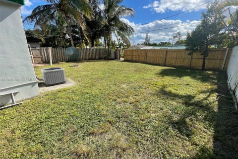 House in North Miami Beach, Florida 3 bedrooms, 102.19 sq.m. № 1997152 - photo 14