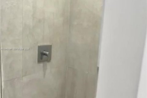 House in North Miami Beach, Florida 3 bedrooms, 102.19 sq.m. № 1997152 - photo 9