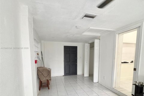 Casa en alquiler en North Miami Beach, Florida, 3 dormitorios, 102.19 m2 № 1997152 - foto 28