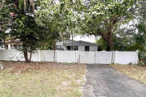 Casa en alquiler en North Miami Beach, Florida, 3 dormitorios, 102.19 m2 № 1997152 - foto 30