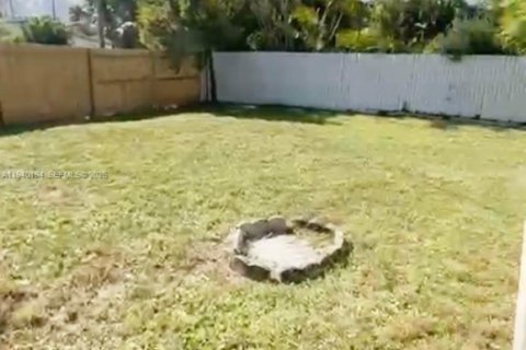 House in North Miami Beach, Florida 3 bedrooms, 102.19 sq.m. № 1997152 - photo 18