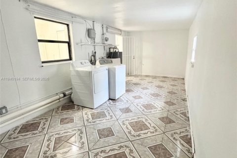 Casa en alquiler en North Miami Beach, Florida, 3 dormitorios, 102.19 m2 № 1997152 - foto 26