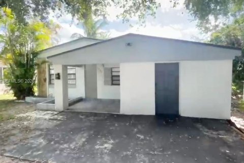 House in North Miami Beach, Florida 3 bedrooms, 102.19 sq.m. № 1997152