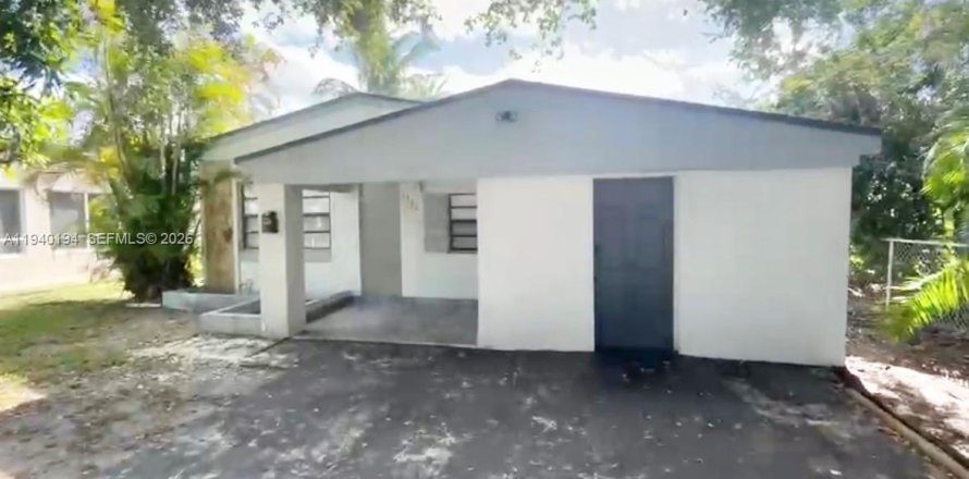 House in North Miami Beach, Florida 3 bedrooms, 102.19 sq.m. № 1997152