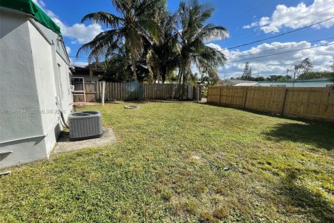 House in North Miami Beach, Florida 3 bedrooms, 102.19 sq.m. № 1997152 - photo 17