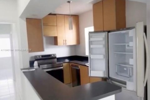 House in North Miami Beach, Florida 3 bedrooms, 102.19 sq.m. № 1997152 - photo 5