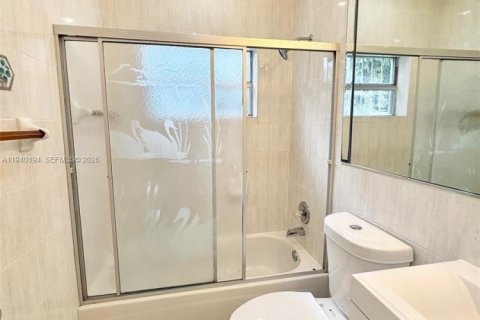 Casa en alquiler en North Miami Beach, Florida, 3 dormitorios, 102.19 m2 № 1997152 - foto 15