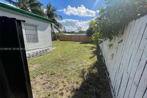 House in North Miami Beach, Florida 3 bedrooms, 102.19 sq.m. № 1997152 - photo 15