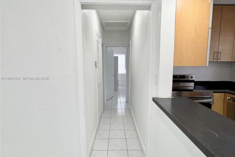 Casa en alquiler en North Miami Beach, Florida, 3 dormitorios, 102.19 m2 № 1997152 - foto 27