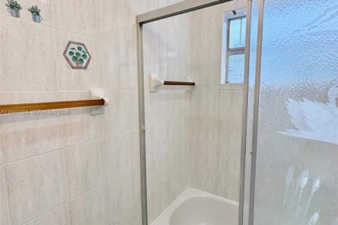 Casa en alquiler en North Miami Beach, Florida, 3 dormitorios, 102.19 m2 № 1997152 - foto 16