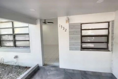 House in North Miami Beach, Florida 3 bedrooms, 102.19 sq.m. № 1997152 - photo 16