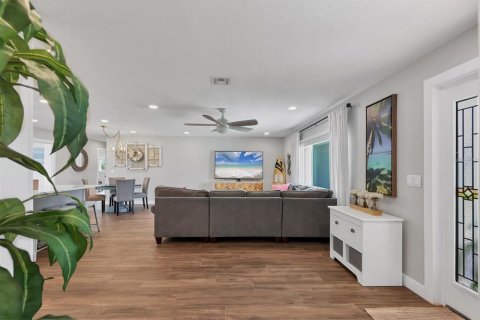 Villa ou maison à vendre à Bradenton, Floride: 3 chambres, 187.2 m2 № 1641016 - photo 8