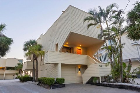 Condo in Sarasota, Florida, 2 bedrooms  № 1631580 - photo 1