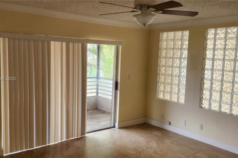 Condo in Coral Springs, Florida, 2 bedrooms  № 1861557 - photo 1