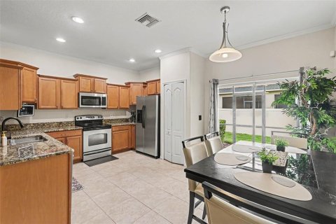 Townhouse in Brandon, Florida 3 bedrooms, 155.15 sq.m. № 2266953 - photo 9