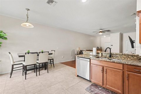 Townhouse in Brandon, Florida 3 bedrooms, 155.15 sq.m. № 2266953 - photo 8