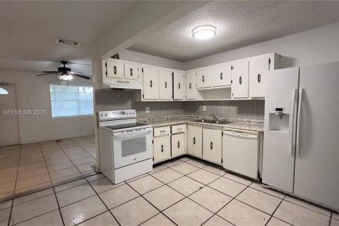 Villa ou maison à vendre à Greenacres, Floride: 3 chambres, 105.17 m2 № 2078119 - photo 3