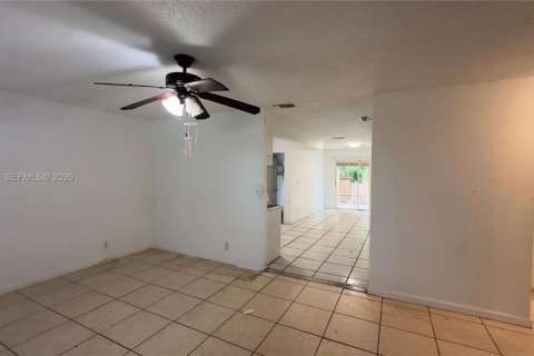 Villa ou maison à vendre à Greenacres, Floride: 3 chambres, 105.17 m2 № 2078119 - photo 2