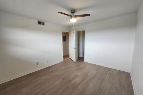 Condo in Boynton Beach, Florida, 2 bedrooms № 2240137 - photo 13