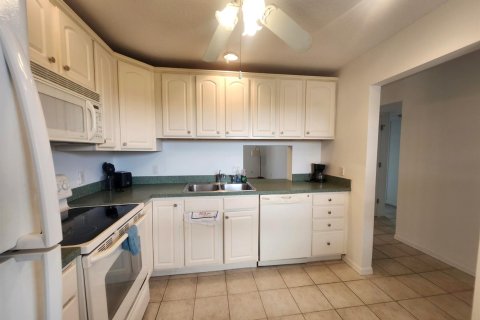 Condo in Boynton Beach, Florida, 2 bedrooms № 2240137 - photo 16
