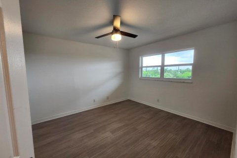 Condo in Boynton Beach, Florida, 2 bedrooms № 2240137 - photo 11