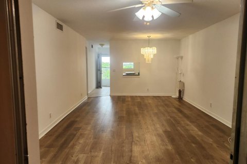 Condo in Boynton Beach, Florida, 2 bedrooms № 2240137 - photo 2