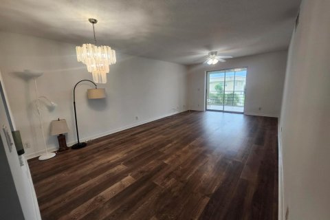 Condo in Boynton Beach, Florida, 2 bedrooms № 2240137 - photo 19
